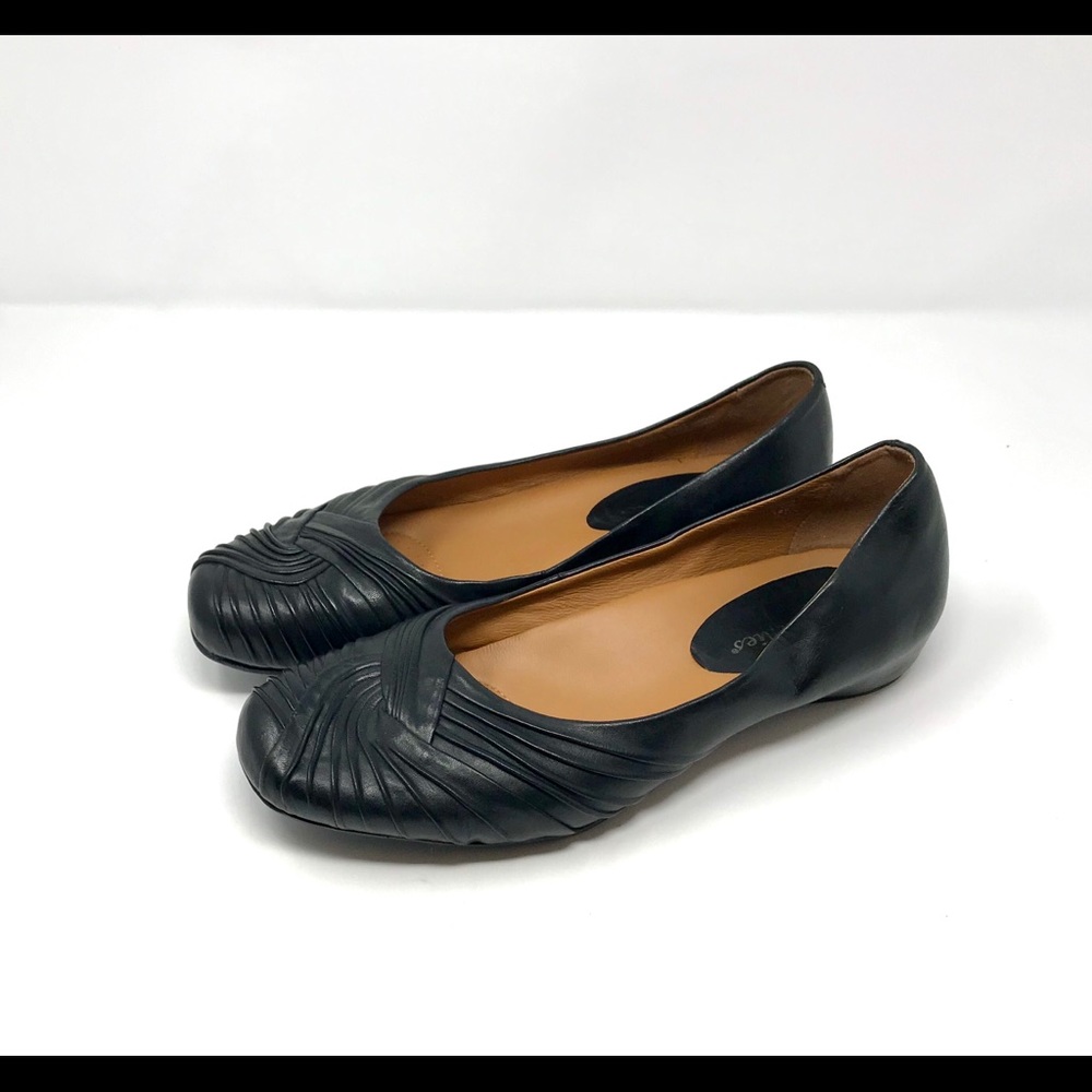 Earthies Black Leather Pleated Ballet Flats